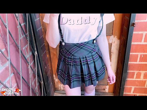 ❤️ A menina da escola chupa profundamente a piça e fode em vez de aulas. ️ Porno vídeo em nós ❌